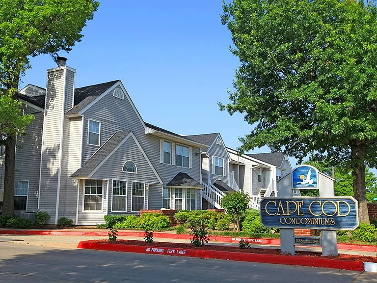 Cape Cod Apartments — Photo 9