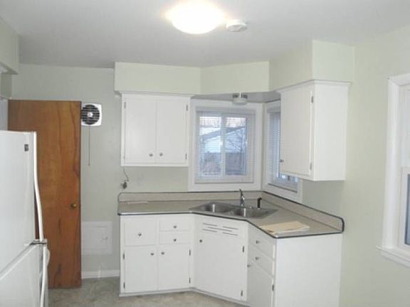 3rd image of 3414 Cornelia Dr