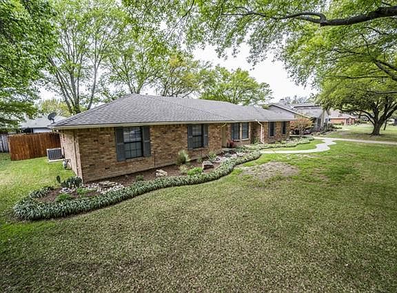 3rd image of 1609 Bowie Cir