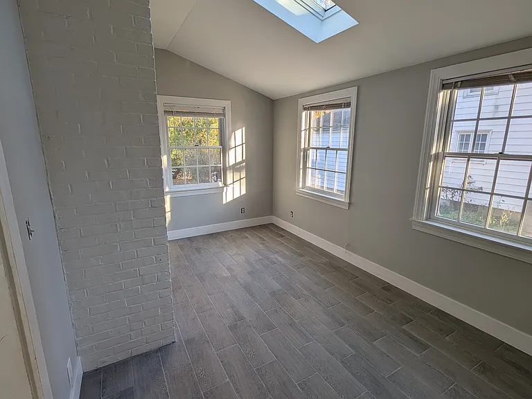30 Lincoln Ave — Photo 16