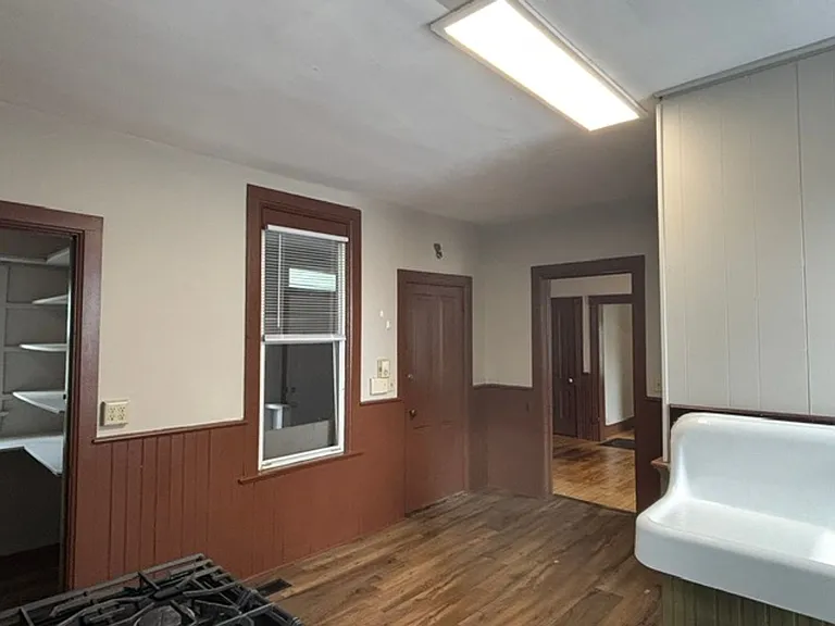 375 Erie Street — Photo 6