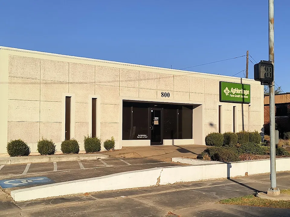 800 S Main St #1