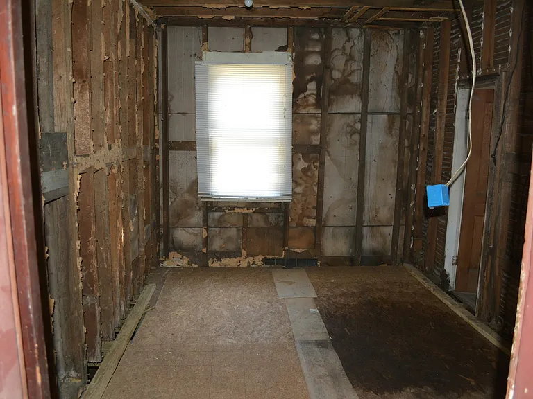837 Kentucky Ave SW — Photo 2