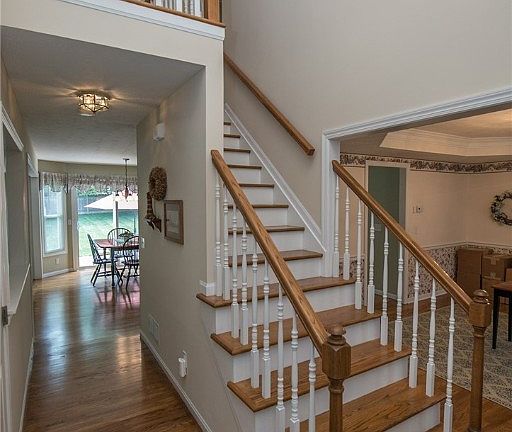 3rd image of 9405 Airlane Dr W