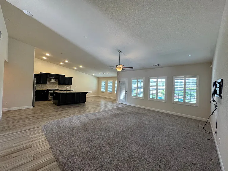 391 W Maclure Ave — Photo 6