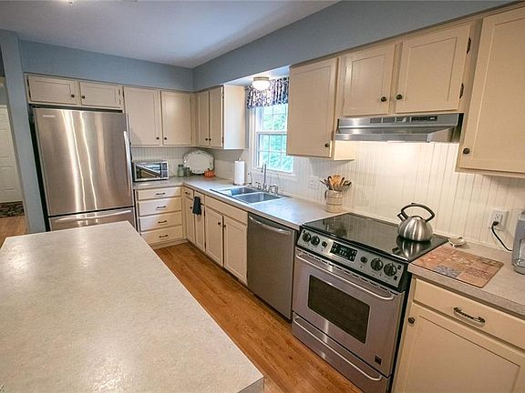 4th image of 1920 Weymouth Dr