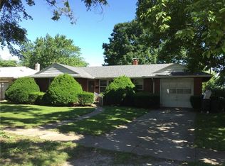 2824 Walnut Ave, Mattoon, IL 61938