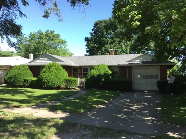 2824 Walnut Ave, Mattoon, IL 61938