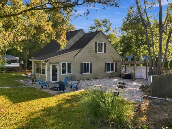 4385 McCorsley Ave., Little River, SC 29566