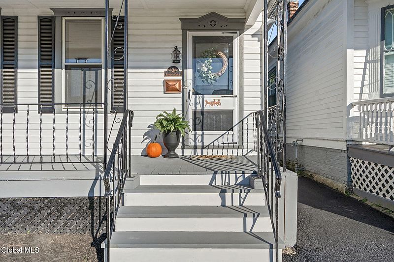 4th image of 434 8th Avenue