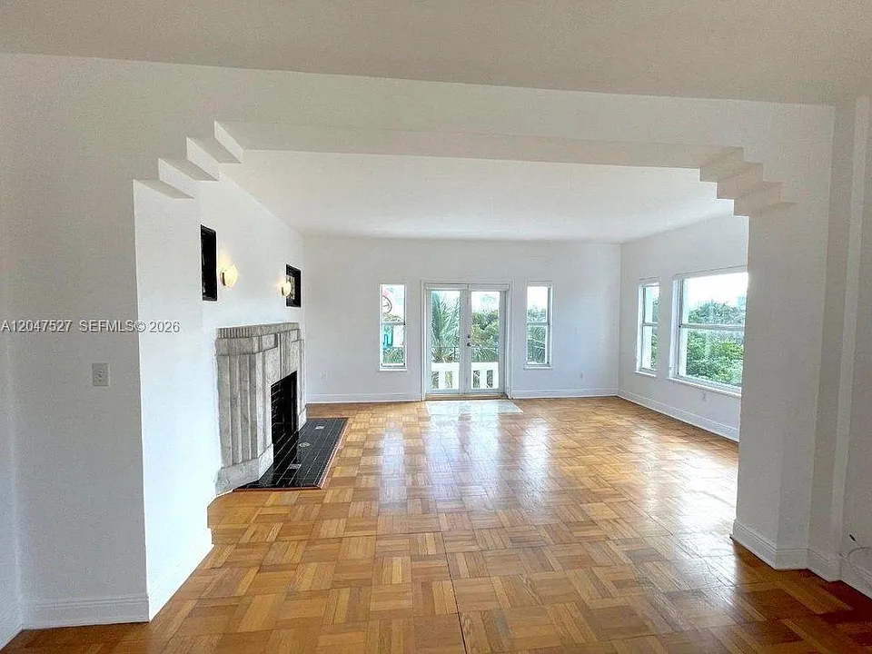 4035 N Meridian Ave #PENTHOUSE