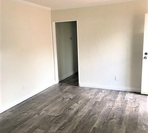 5th image of 611 S Flower St #1