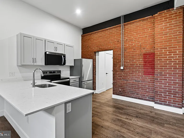 123 S Main St #6 — Photo 3