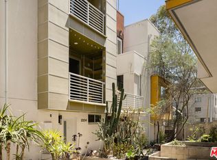 2204 Fox Ln, Los Angeles, CA 90026