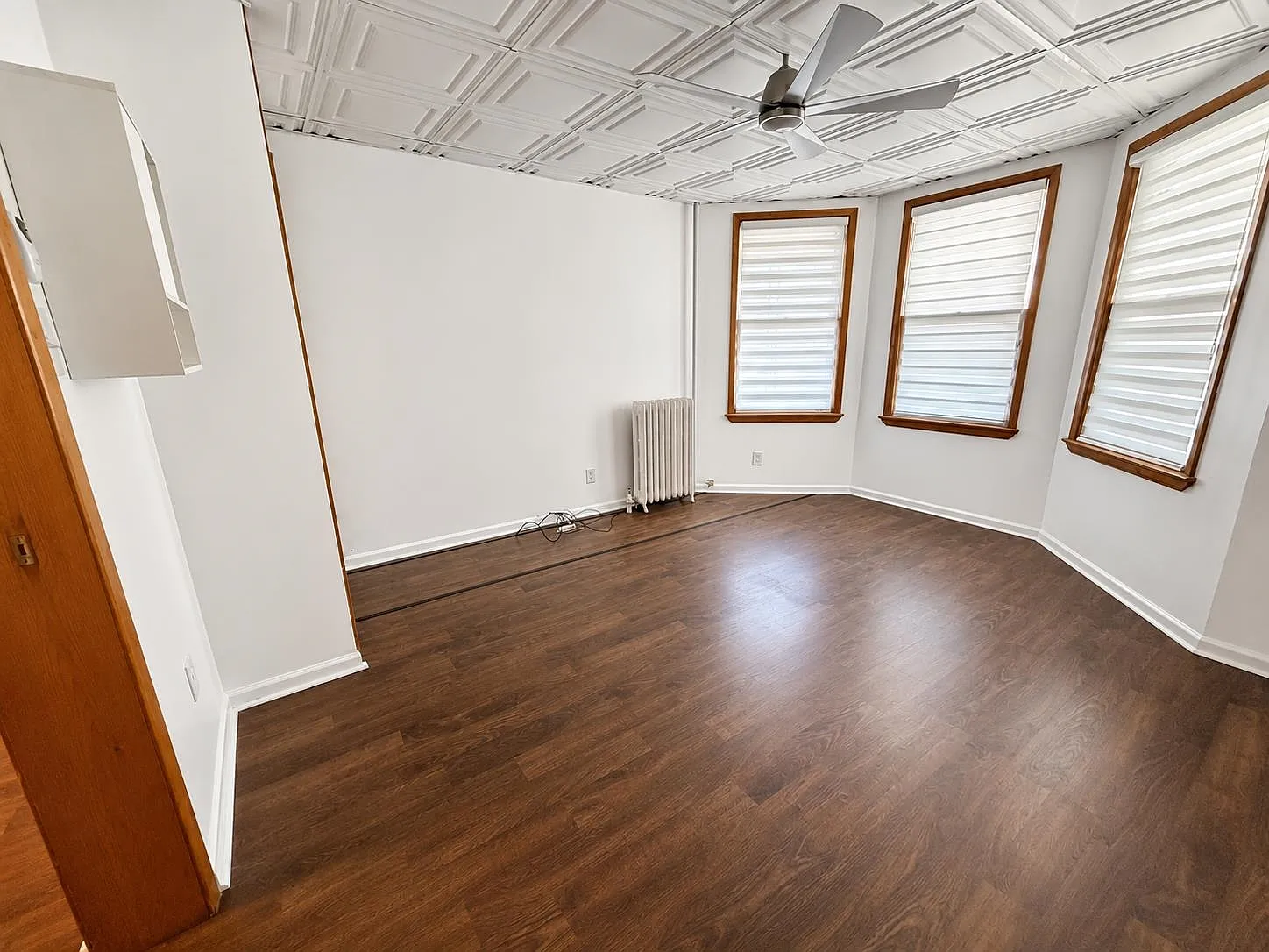 3 bed, 1.0 bath, $2,300 — Photo 2