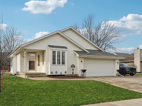 2nd image of 707 Marshall Ct N