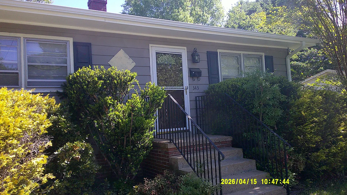 Building Photo - 343 19th Ave NE