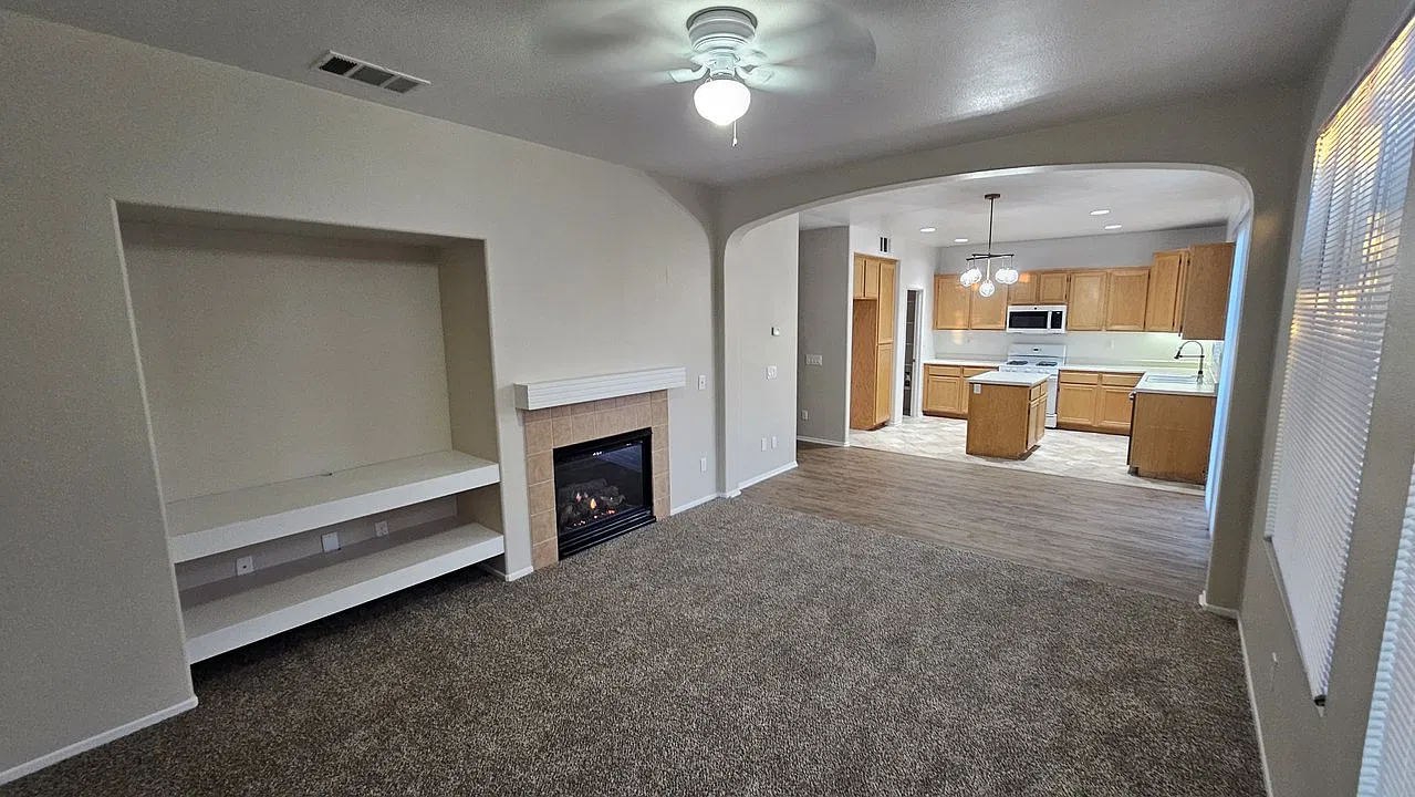 3 bed, 2.5 bath, 2083 sqft, $3,175 — Photo 4