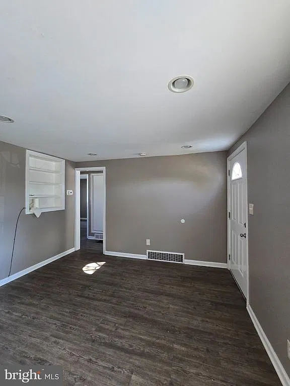 5 bed, 1.0 bath, 1015 sqft, $2,750 — Photo 4