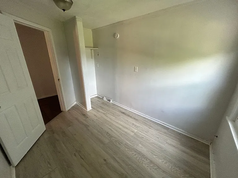 640 W 13th St — Photo 21