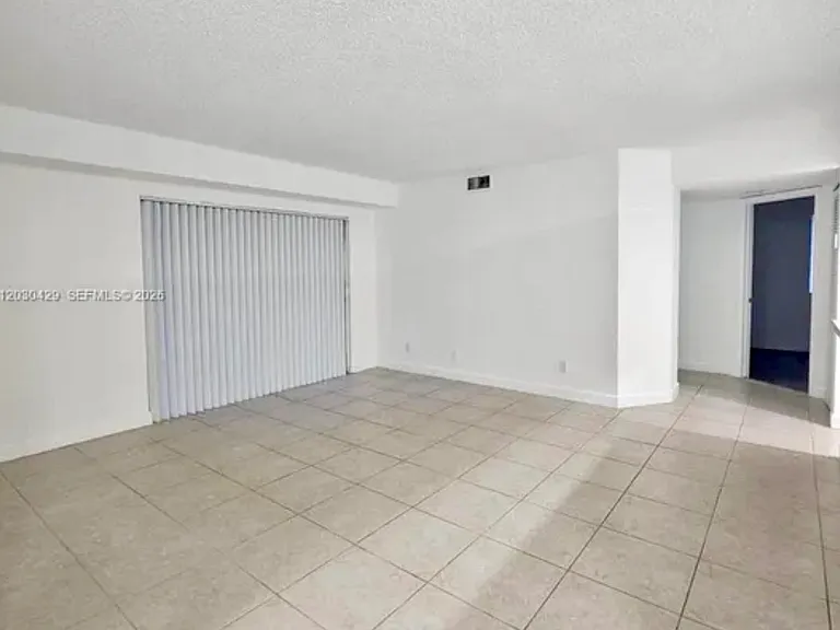 15771 SW 106th Ter #302 — Photo 4