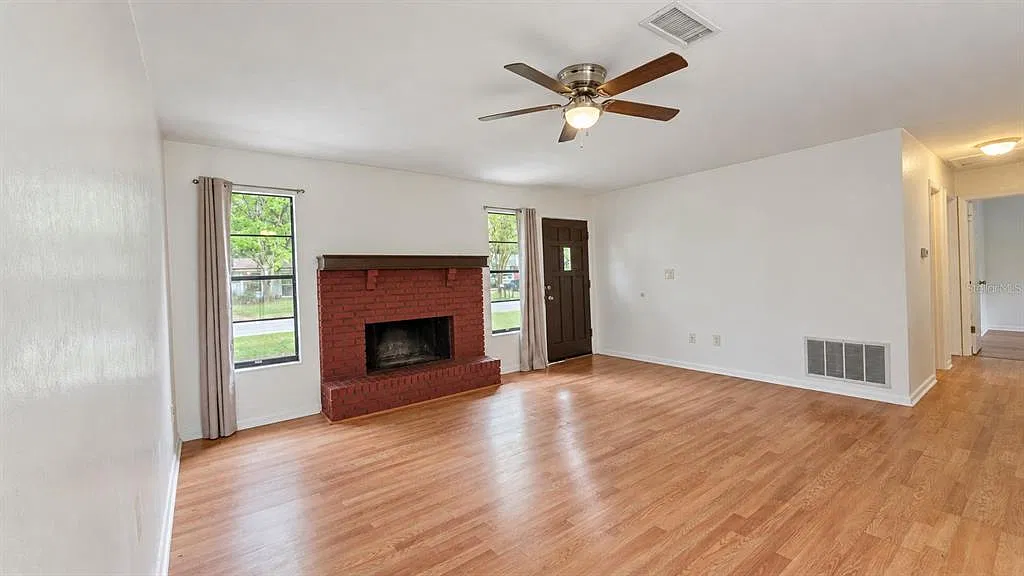 3 bed, 2.0 bath, 1116 sqft, $1,900 — Photo 3