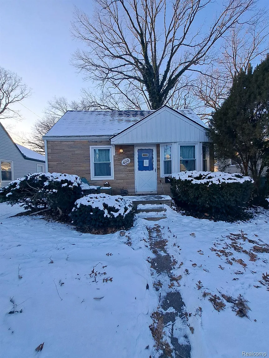 403 Gardendale St photo 1