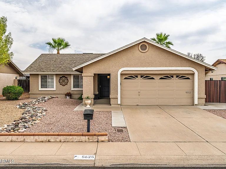 5625 W Sunnyside Dr — Photo 1