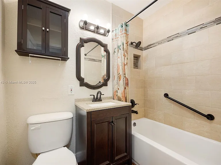 6401 SW 63rd Ct — Photo 17