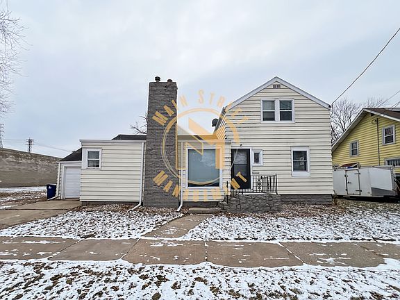2nd image of 123 Kaukauna St