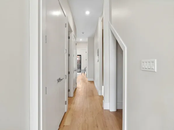 220 Freeman Avenue image 32 of 47