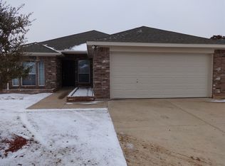 1121 Monticello Dr, Azle, TX 76020