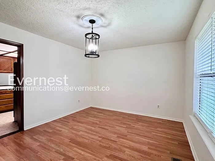 909 W Glendale St — Photo 12