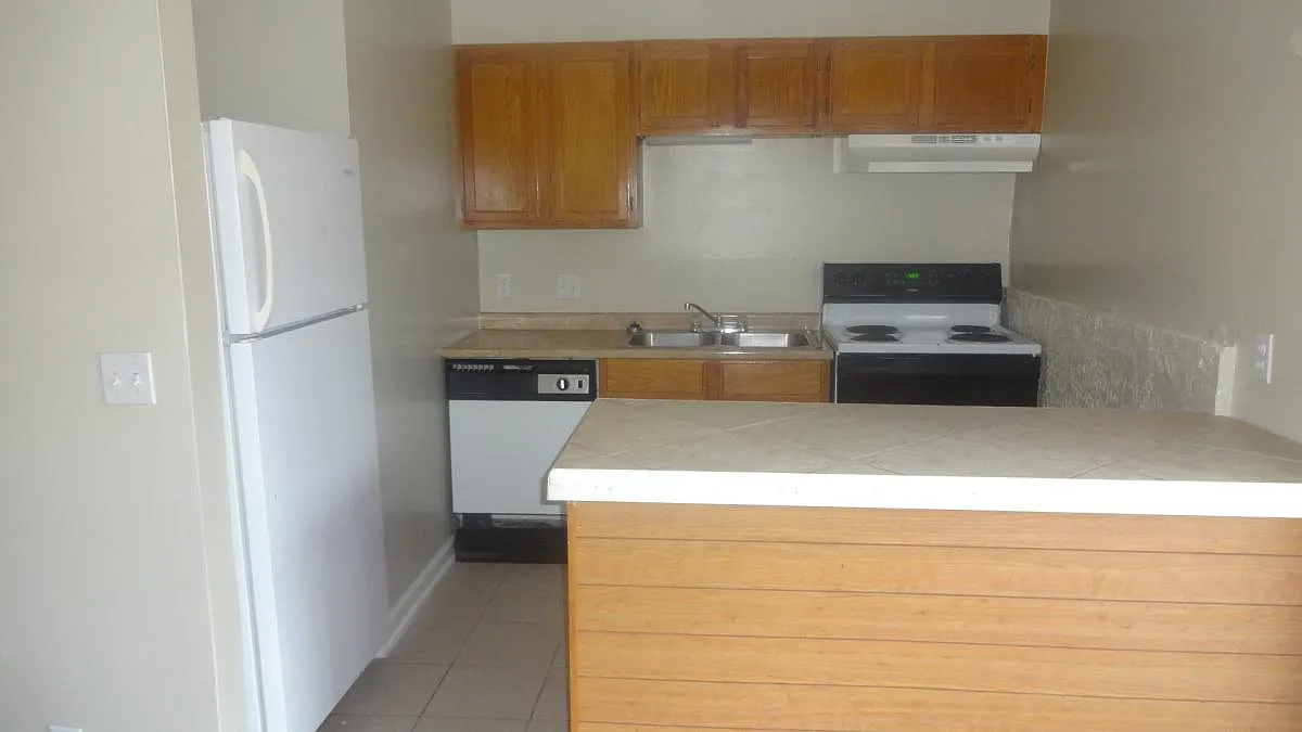 2 bed, 850 sqft, $850 — Photo 1