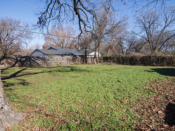 3rd image of 1009 Windsor Dr