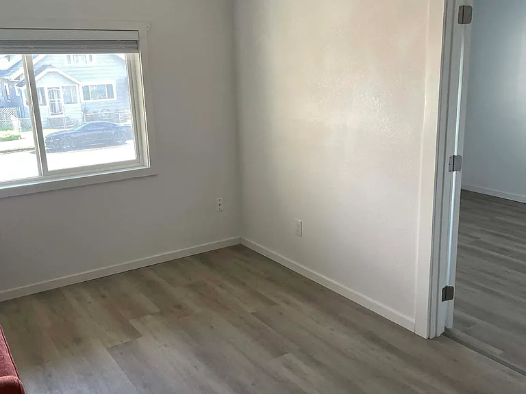1010 W Market St #4 — Photo 4