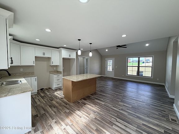 5th image of 174 New Orleans Ct