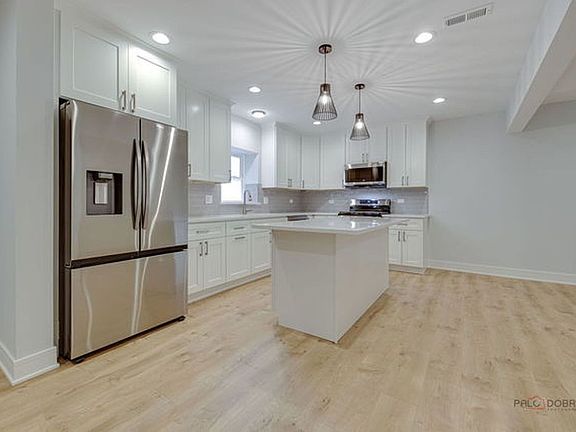 4th image of 1746 N California Ave #Ch