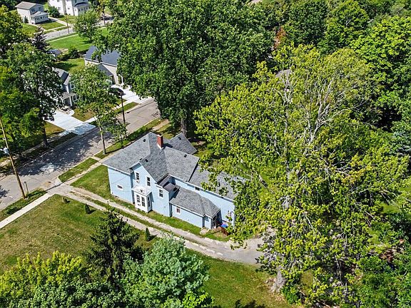 3rd image of 939 Maple Ave