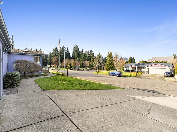 3rd image of 3911 NE 105th St