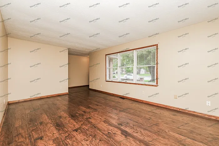 3 bed, 2.0 bath, 2010 sqft, $1,995 — Photo 3