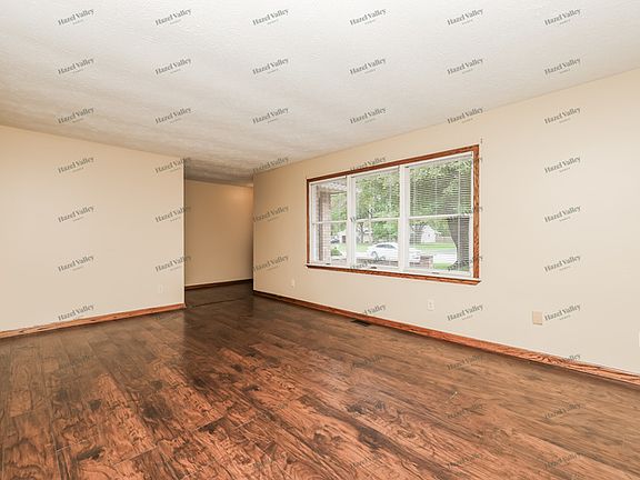 3rd image of 7055 Taywood Rd