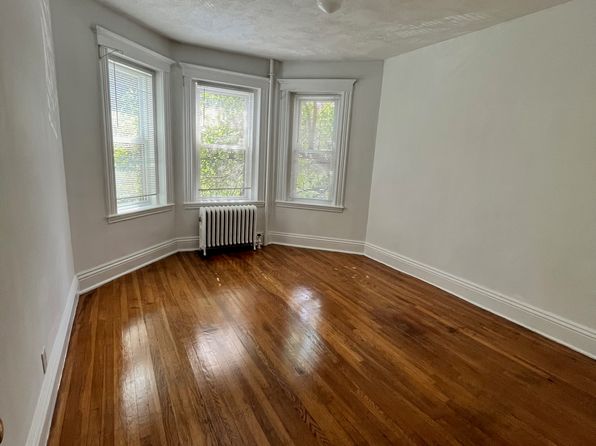 199 Strathmore Rd APT 1