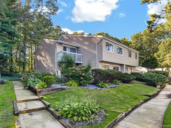 225 Springmeadow Drive #A, Holbrook, NY 11741