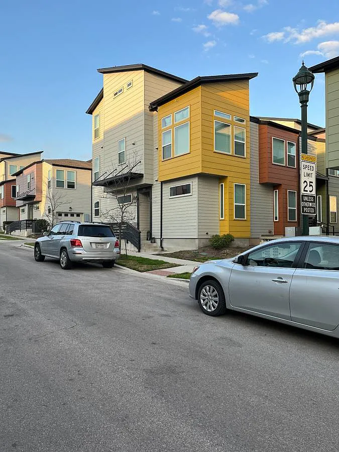 1 bed, 1500 sqft, $900 — Photo 1
