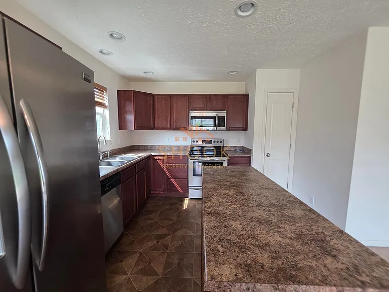 2427 Maxwell Dr — Photo 8