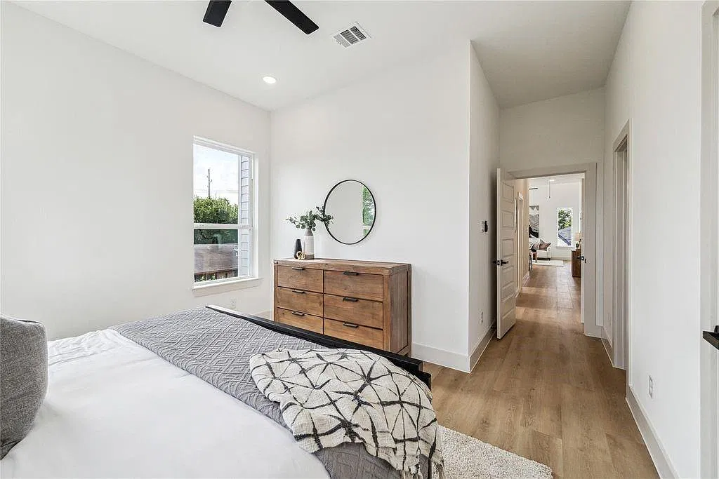 3 bed, 2.0 bath, 2250 sqft, $1,750 — Photo 4