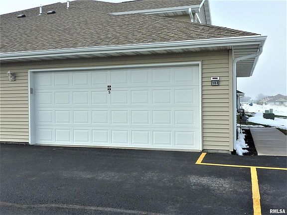 4th image of 400 E Franklin St #103