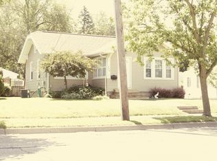 324 N Riverview Dr, Parchment, MI 49004