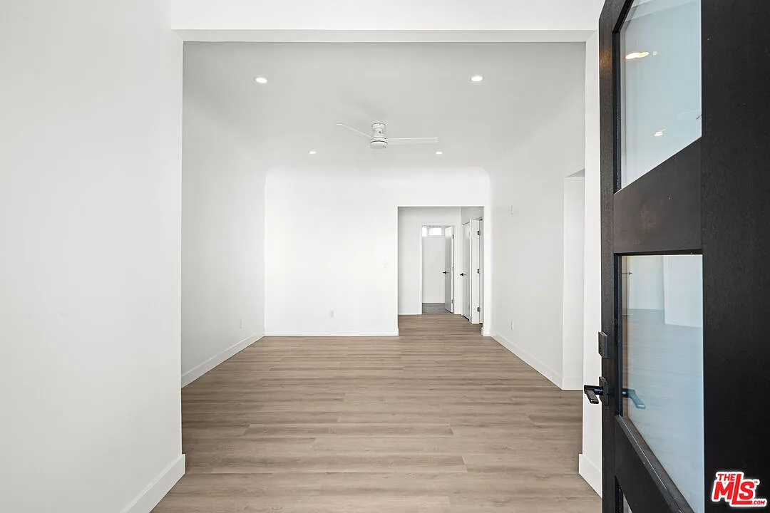 3 bed, 3.0 bath, 1500 sqft, $4,995 — Photo 4